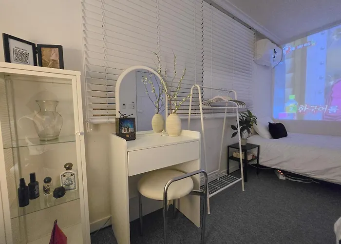 Appartement Petit Yeonnam #홍대입구역도보15분 #가좌역도보6분 #연남동 #명동 #감성숙소 #셀프체크인 #hongdae #yeonnam #연남신촌경의선숲길 #2brnetflix